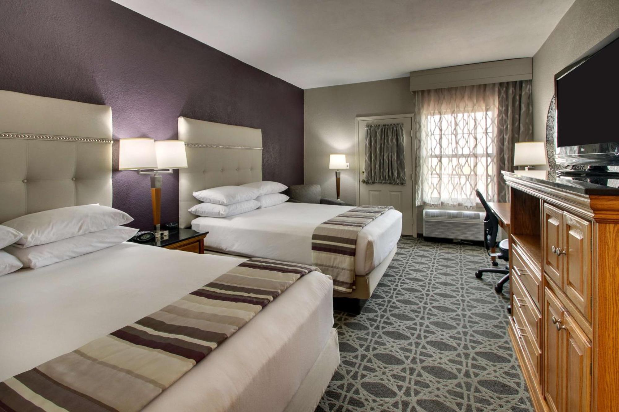 Drury Inn&suites North 3*