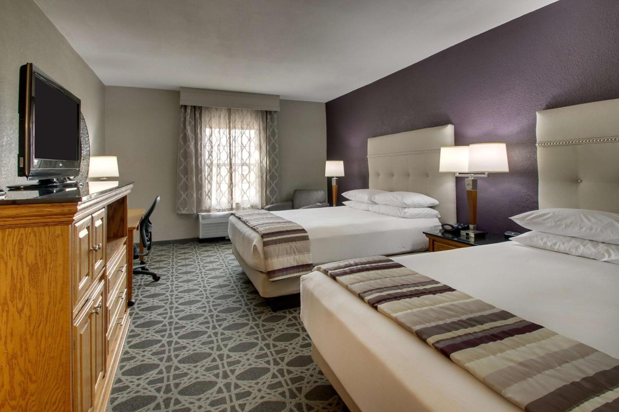Drury Inn&suites North 3*