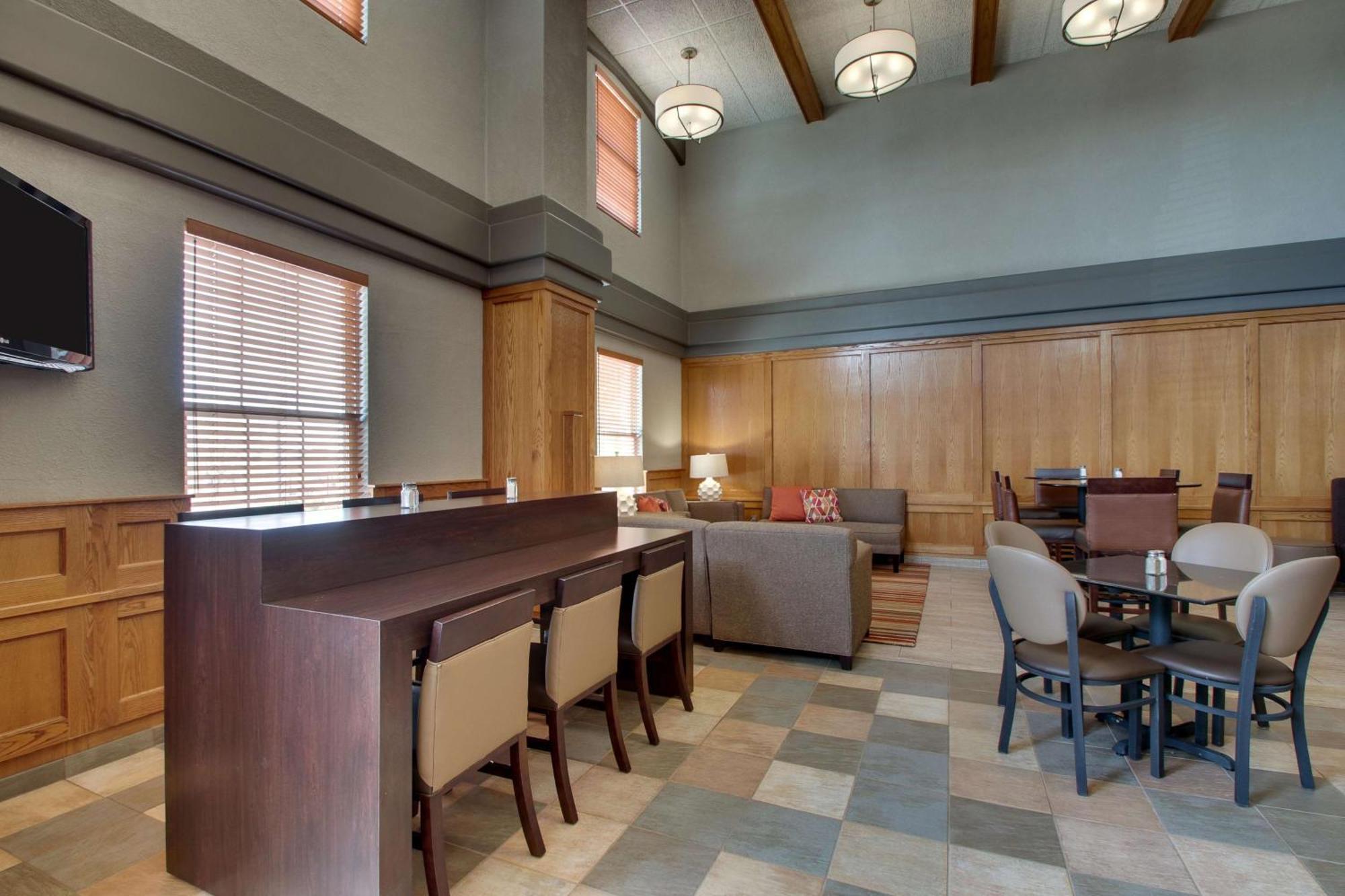 Drury Inn&suites North 3*