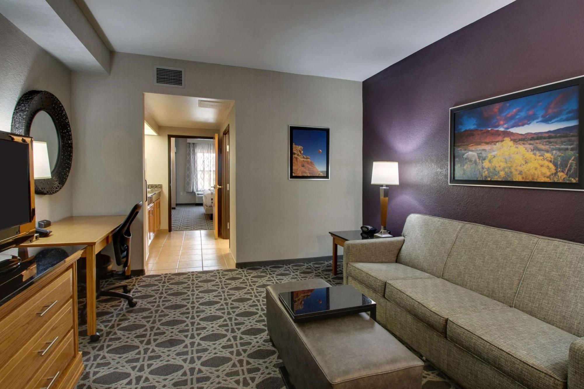 Drury Inn&suites North 3*